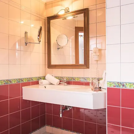 Schartner מלון 4*